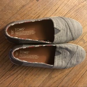 NWOT Toms Avalon sneakers